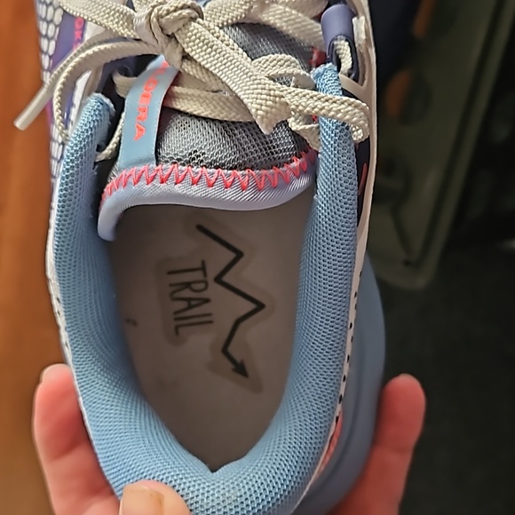 Brooks - Picture 6 of 7